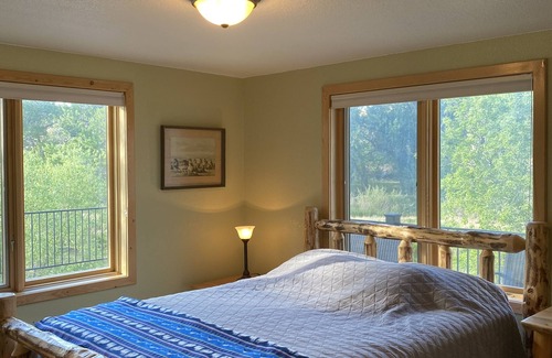 Wheatland Cabin | Idyllic Wyoming Lodge: Private Pond & River Access Awaits