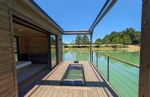 Parcoul-Chenaud Boat Rental | Lodge on the water in Dordogne