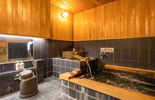 Zaoonsen House | Inviting Lodge Scole: Family-Friendly Stay with Breakfast