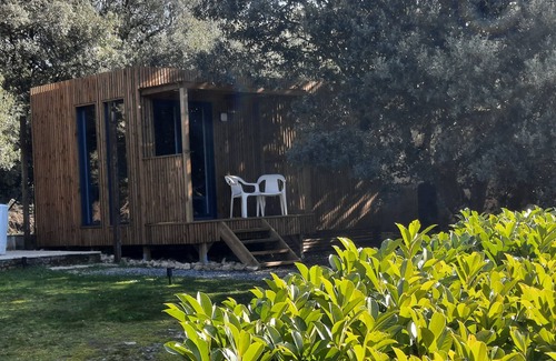 Brousses-et-Villaret Bed & Breakfast | Relaxing Lodge Under Oaks in Montagne Noire, Carcassonne