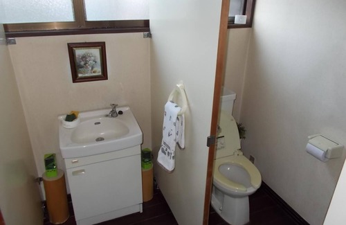 Narusawa House | Discover Lodge Stack Point: Family-Friendly Stay with Dining