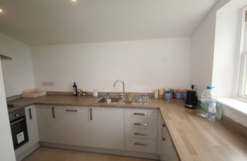 Iverley House | Idyllic Lodge in Picturesque Countryside with Family Amenities