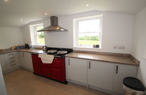 Iverley House | Idyllic Lodge in Picturesque Countryside with Family Amenities