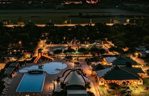 Porto Garibaldi Resort | Relax at Lodge Tent Spiaggia e Mare with Oceanfront Views