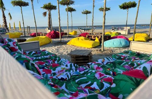 Porto Garibaldi Resort | Relax at Lodge Tent Spiaggia e Mare with Oceanfront Views
