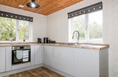 Grampound House | Family-Friendly Getaway at Lodge Three - 4 Star Rated!