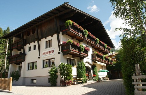 Gerlos House | Discover Lodge Tirolerhof: 4-Star with Hot Tub & Pet-Friendly