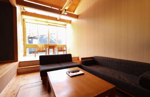 Kokonoe Hotel | Welcoming Oita Toranoyu: Family-Friendly with Hot Tub