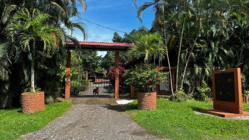 Canton Parrita Cabin | Lodge Toucan