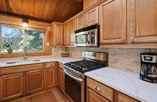 Mountain View House | City Lodge Vibes: Family-Friendly Log Home Retreat