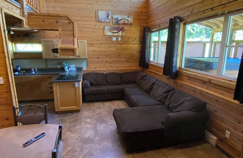 Revelstoke Cabin | Perfect Lodge with ATV Access, Hot Tub & Family-Friendly Amenities