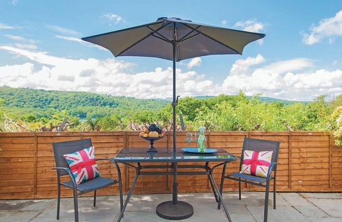 Low Newton Ski Chalet | Cozy Lodge with King Bed, TV & Relaxing Hot Tub