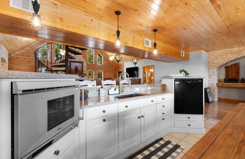 Dripping Springs Cabin | Lodge with shared amenities - pool, hot tub, hiking, pickle ball