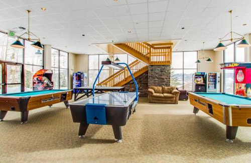 Wildernest Apartment | Relax at Lodgepole Landing: Family-Friendly with Pool & Hot Tub