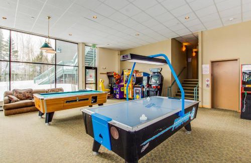 Wildernest Apartment | Relax at Lodgepole Landing: Family-Friendly with Pool & Hot Tub