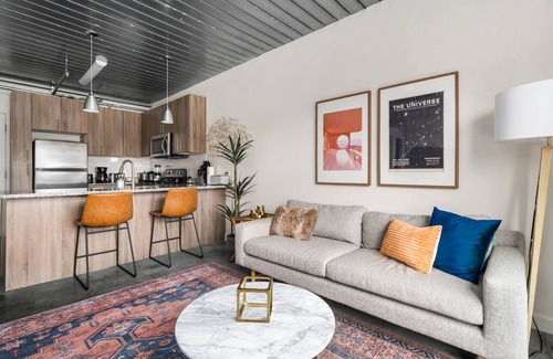 Midtown Apartment | Lodgeur | Artsy & airy 2BR designer loft | Midtown