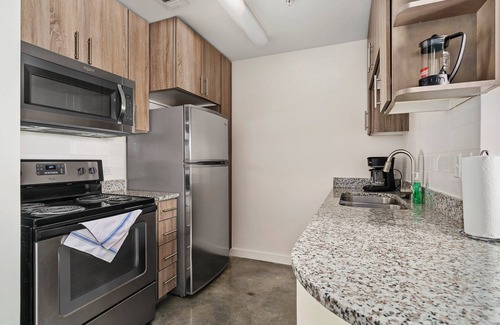 Midtown Apartment | Lodgeur | Artsy Studio Loft with Pool & Spa in Midtown
