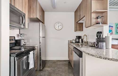 Midtown Apartment | Unforgettable Stay at Lodgeur Mid Main Lofts - 9.4/10 Rated