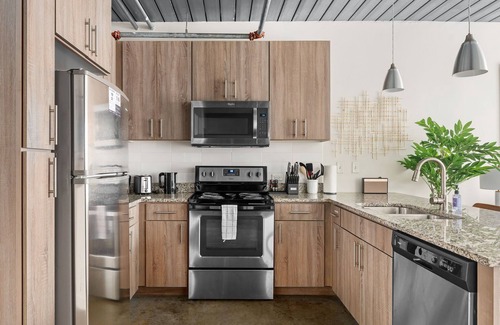 Midtown Apartment | Lodgeur | Bright 1BR loft w/office | Midtown
