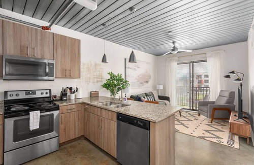 Midtown Apartment | Lodgeur | Bright 1BR loft w/office | Midtown