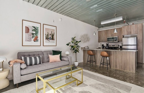 Midtown Apartment | Inviting Lodgeur: Pool-Side 1BR Loft with Office in Midtown