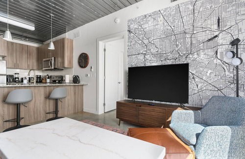 Midtown Apartment | Trendy Midtown 1BR Loft with Pool and Spa Amenities