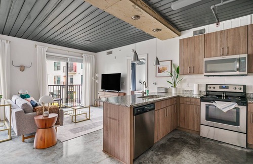 Midtown Apartment | Midtown Lodgeur: 1BR Loft with Pool & Spa Amenities