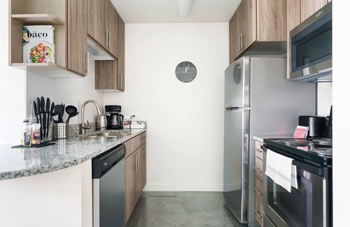 Midtown Apartment | Stylish Lodgeur Studio Loft with Pool in Midtown