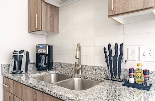 Midtown Apartment | Trendy Studio Loft with Patio and Pool in Midtown