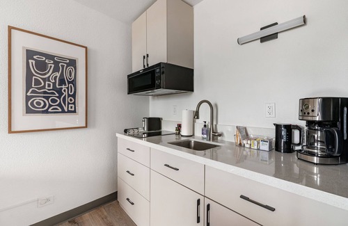 Greenway Plaza-Upper Kirby Apartment | Lodgeur | Trendy studio space | Upper Kirby