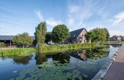 Leidschendam Apartment | Elegant 2-Person Apartment with Spa & Breakfast Included