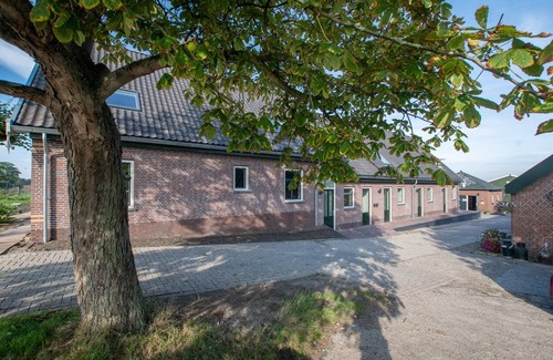 Leidschendam Apartment | Elegant 2-Person Apartment with Spa & Breakfast Included