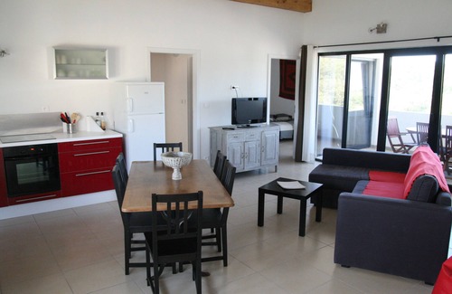 Conques-sur-Orbiel Cottage | Beautiful Vineyard Lodging Near Carcassonne with Pool