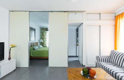 El Baix Guinardo Apartment | Explore Lodging Sagrada Familia & Sant Pau - 4-Star Stay
