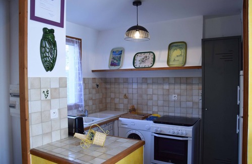 La Roche-sur-le-Buis Cottage | Relaxing Lodging with Pool in Drome Provençale