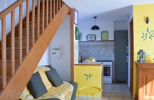 La Roche-sur-le-Buis Cottage | Relaxing Lodging with Pool in Drome Provençale