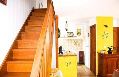 La Roche-sur-le-Buis Cottage | Relaxing Lodging with Pool in Drome Provençale