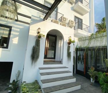 Tanjung Duren Utara House | Top-Rated Loewys Home in Tanjung Duren, Jakarta Barat