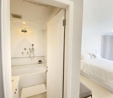 Tanjung Duren Utara House | Top-Rated Loewys Home in Tanjung Duren, Jakarta Barat