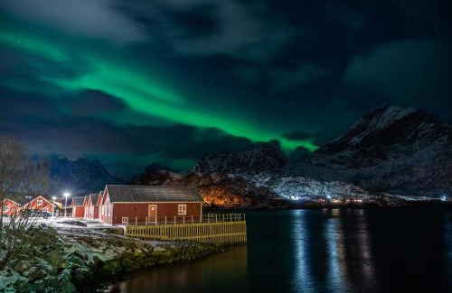 Flakstad Ski Chalet | Inviting Lofoten Cabins - Kåkern with Family-Friendly Amenities