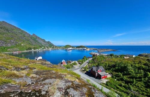 Sørvagen House | Discover Lofoten Finnhavn Øvre: Pet-Friendly Retreat