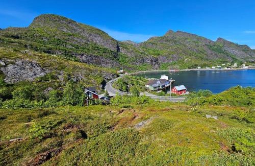 Sørvagen House | Discover Lofoten Finnhavn Øvre: Pet-Friendly Retreat