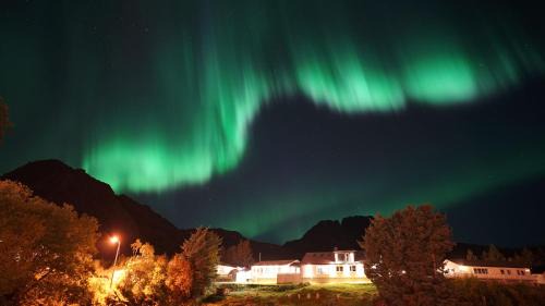 Sørvagen Cabin | Oceanfront Serenity at Lofoten Planet BaseCamp - 9.4/10