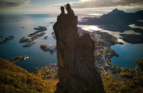 Svolvaer Apartment | Discover Lofoten Rorbuer: Family-Friendly Retreat with Kitchen
