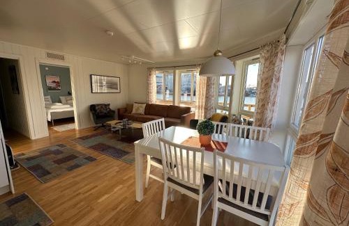 Svolvaer Apartment | Discover Lofoten Rorbuer: Family-Friendly Retreat with Kitchen