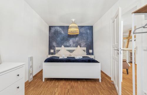 Coburg Apartment | Experience Albert in the Heart of Coburg with Top Ratings