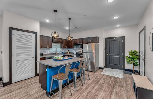 Lawrence Condo | Loft 207- Modern Condo with Rooftop Terrace Access