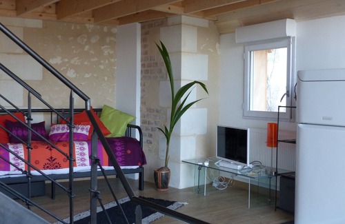 Amboise Cottage | Downtown Loft with Garden, Pool & Guest-Rated 9.8/10