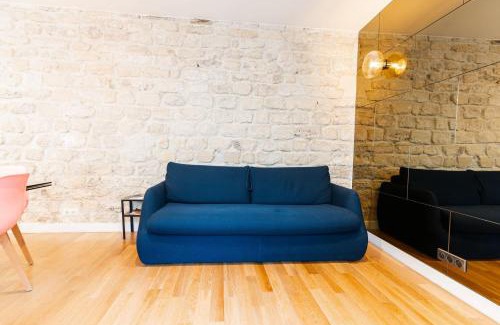 17th Arrondissement Apartment | Elegant 4-Bedroom Loft in Montmartre with Air Conditioning