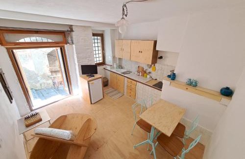 Seggiano Apartment | Pet-Friendly Loft Antico: La Casina di Paola Awaits